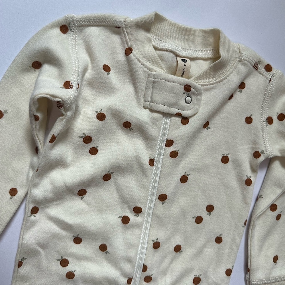 NWOT Quincy Mae 100% Organic Cotton Gender Neutral Oranges Zip One Piece 3-6 M - Picture 2 of 7
